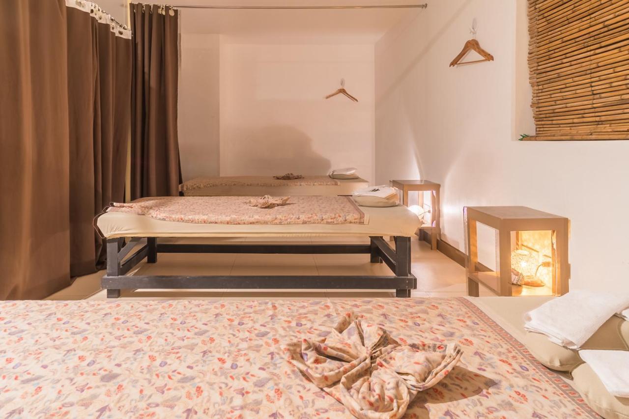 Heroes Hotel