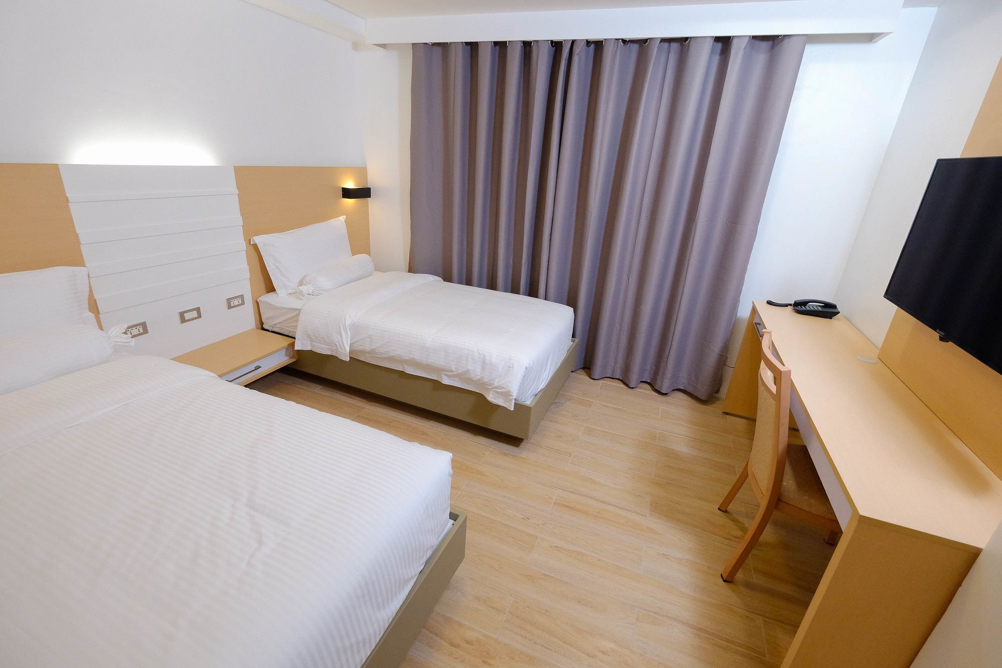 Heroes Hotel
