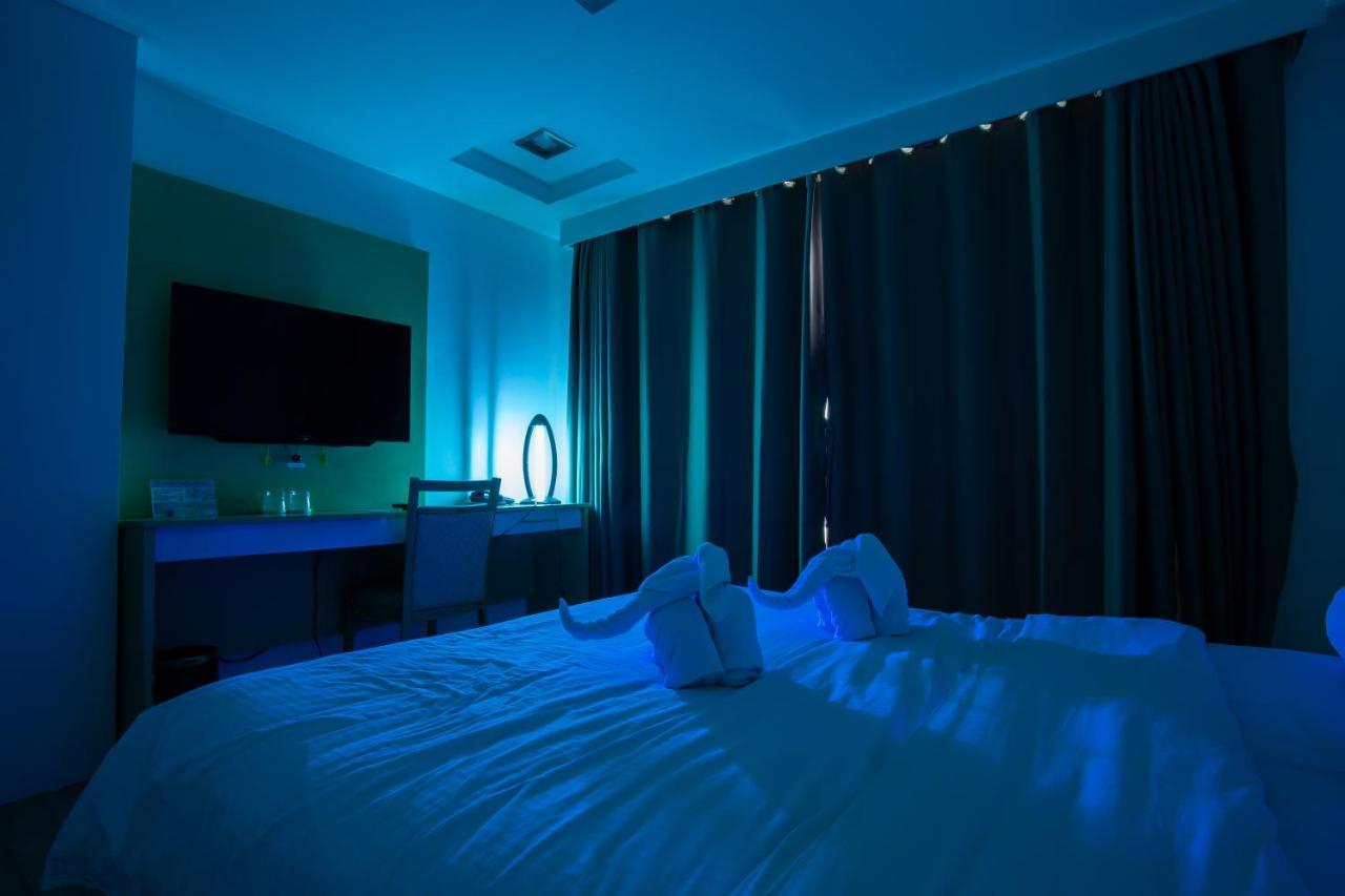 Heroes Hotel
