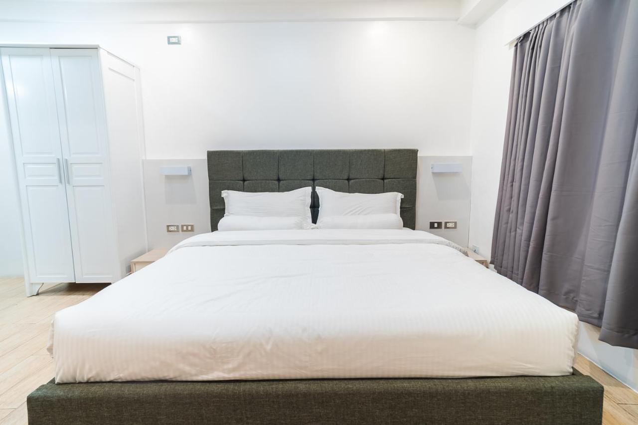 Heroes Hotel